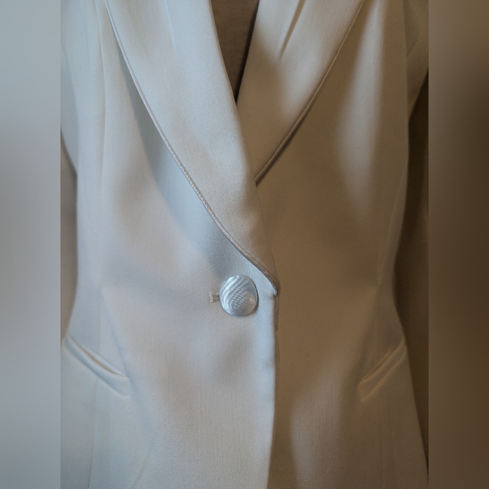 White House Black Market Classic White Blazer, Size 8 - Picture 4 of 8